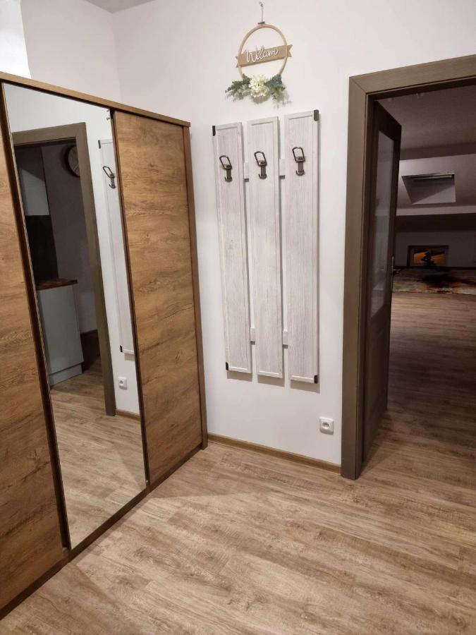 Hradec Králové Podkrovni Studio Na Velkem Namesti S Wi-Fi Zdarma מראה חיצוני תמונה